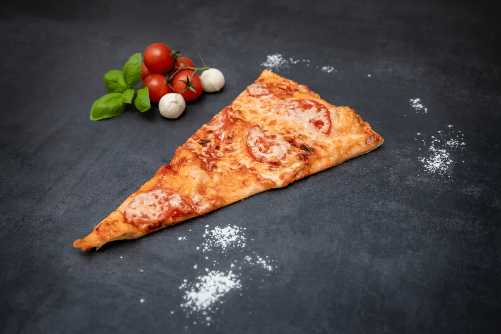 Pizza Catering Brandenburg - eine Stück frischer Pizza aus unserem Foodtruck.